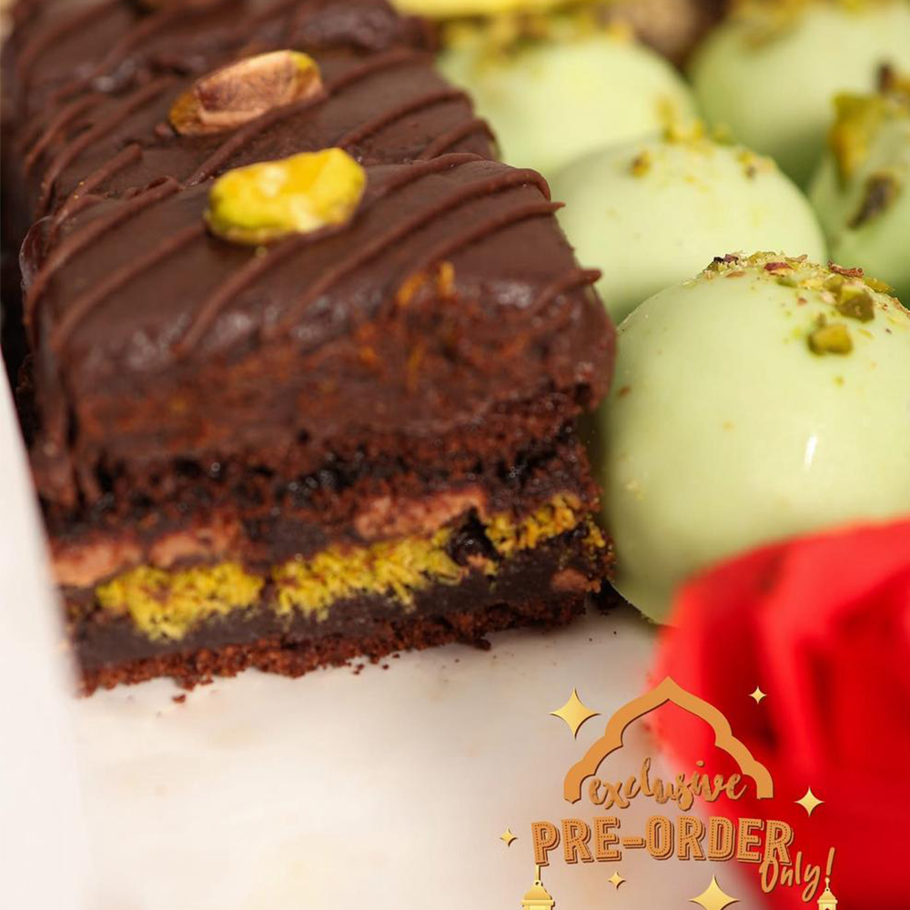 [MVB0574] Hazelnut Kunafa Brownie